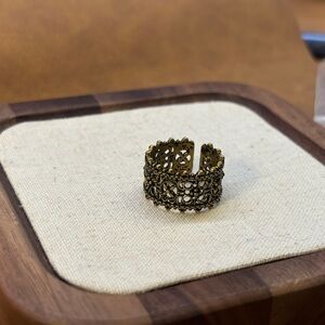 Elegant Filigree Ring